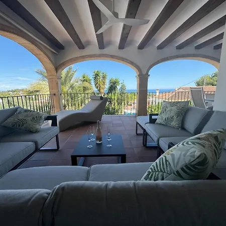 Pura Vida Vila
